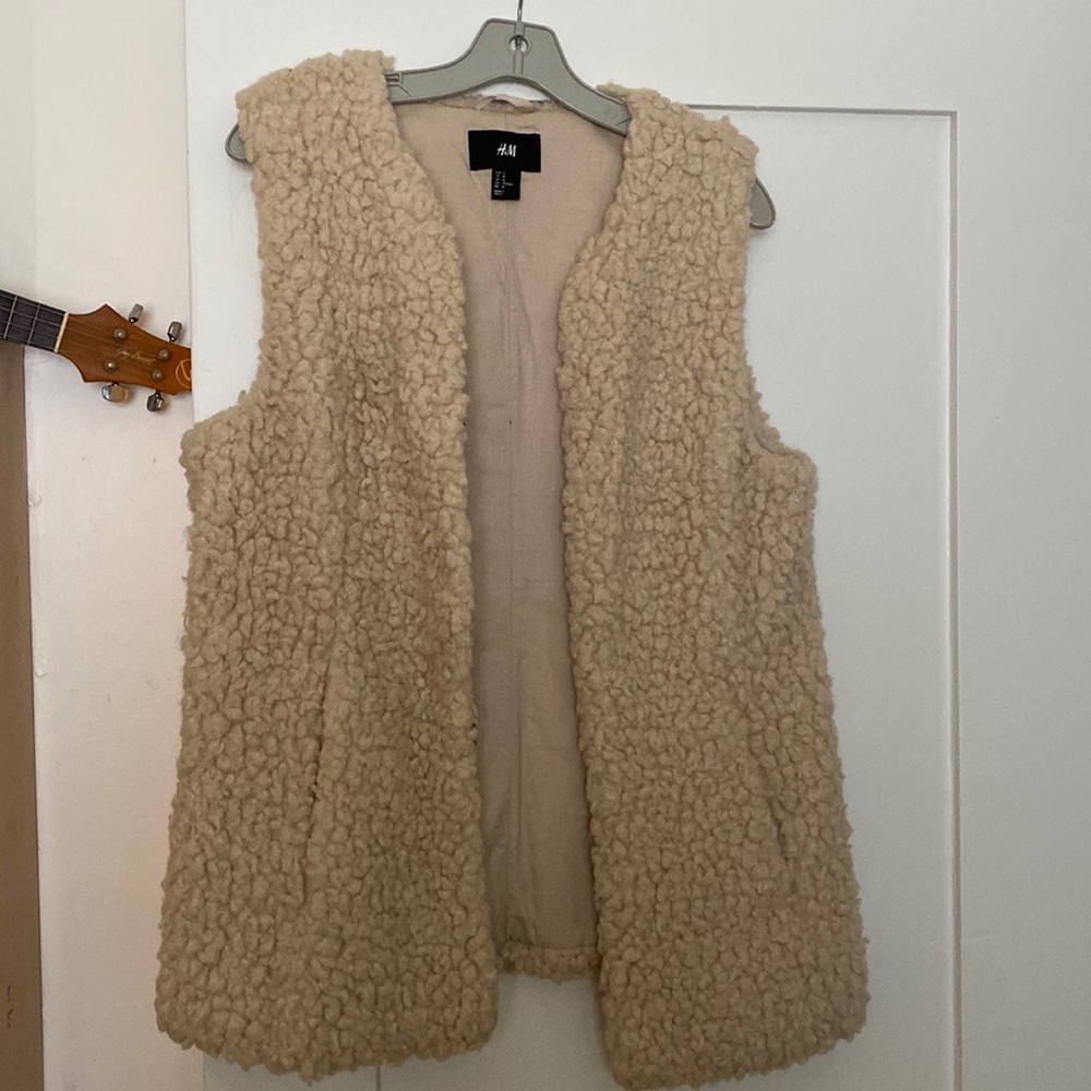 H&M Sherpa style vest